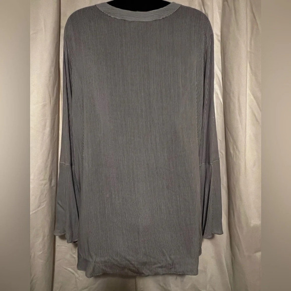 Simply Vera by Vera Wang Butterfly Sleeve Black and Wht LS Blouse Womens Sz PXL - Picture 5 of 6